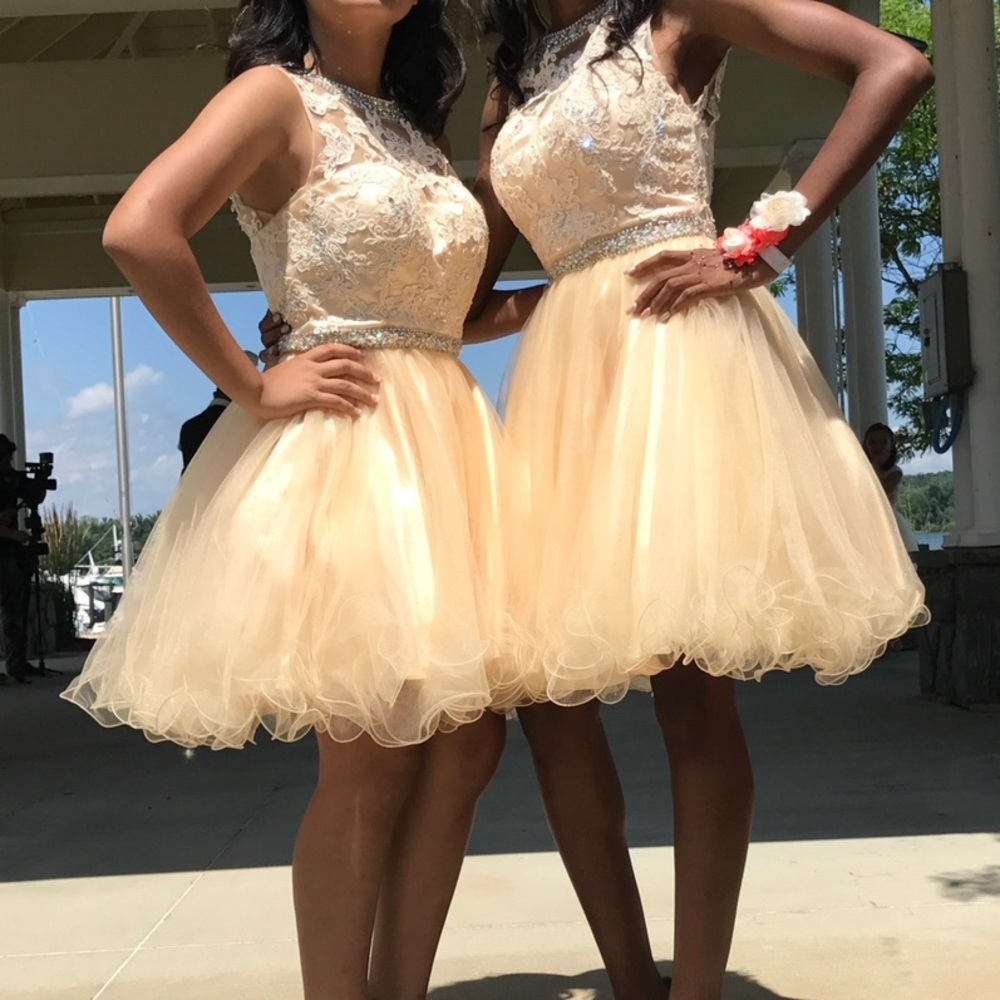 Champagne Dress (Damas + Quinceañera)